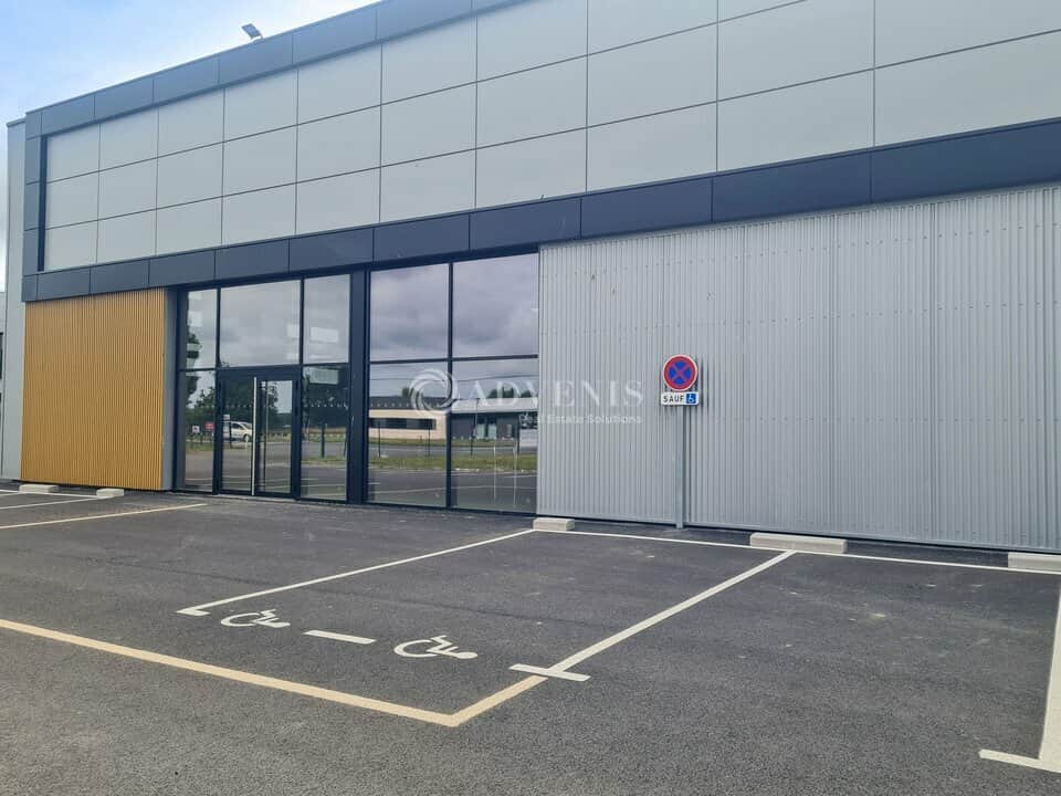 Local commercial · 1050 m² · Location — photo 1