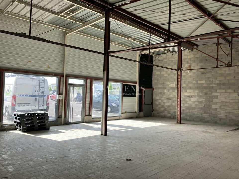 Local commercial · 134 m² · Location — photo 1