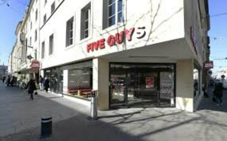 Local commercial · 416 m² · Location — photo 1