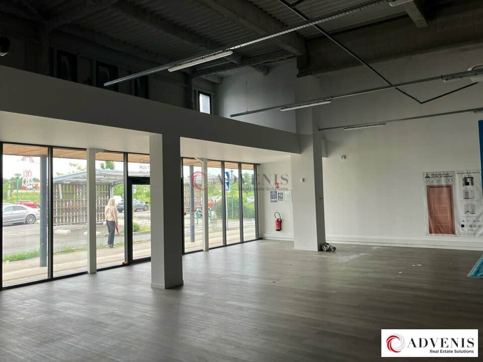 Local commercial · 446 m² · Location — photo 1