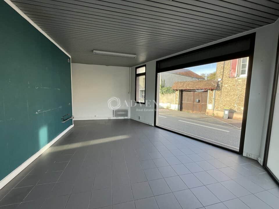 Local commercial · 52 m² · Location — photo 1