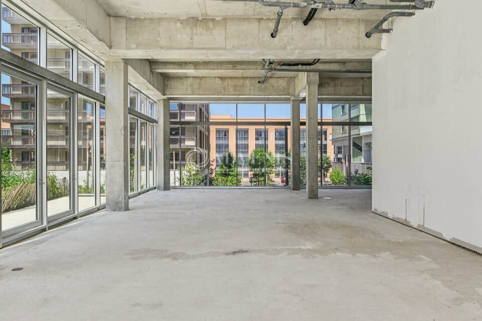 Local commercial · 153 m² · Location — photo 1