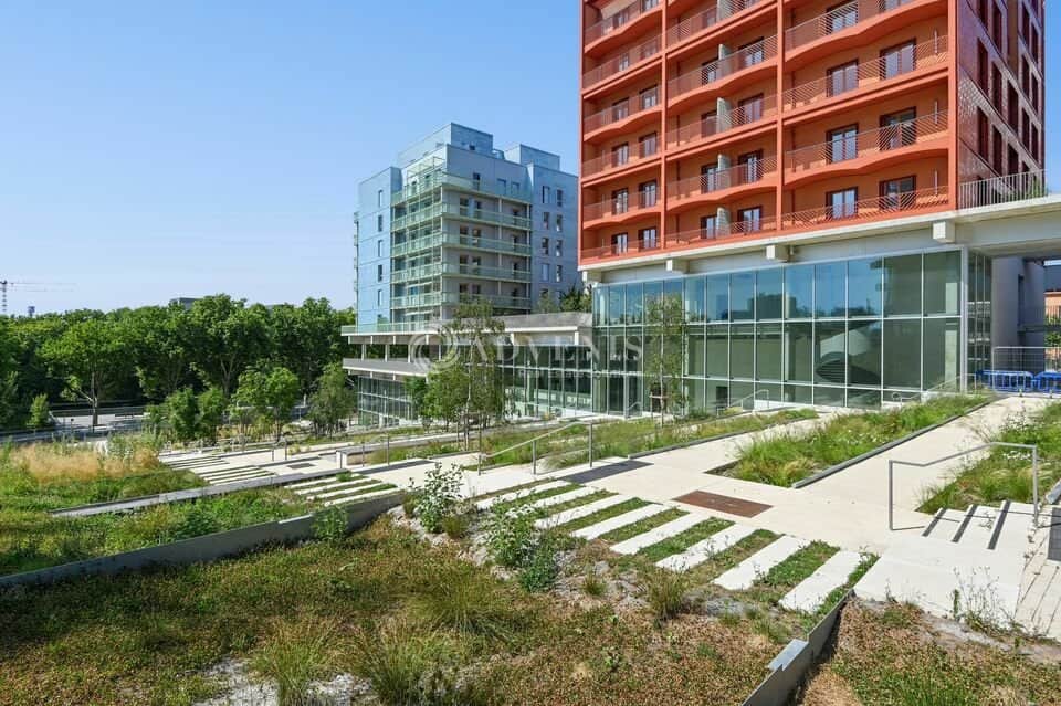 Local commercial · 88 m² · Location — photo 1