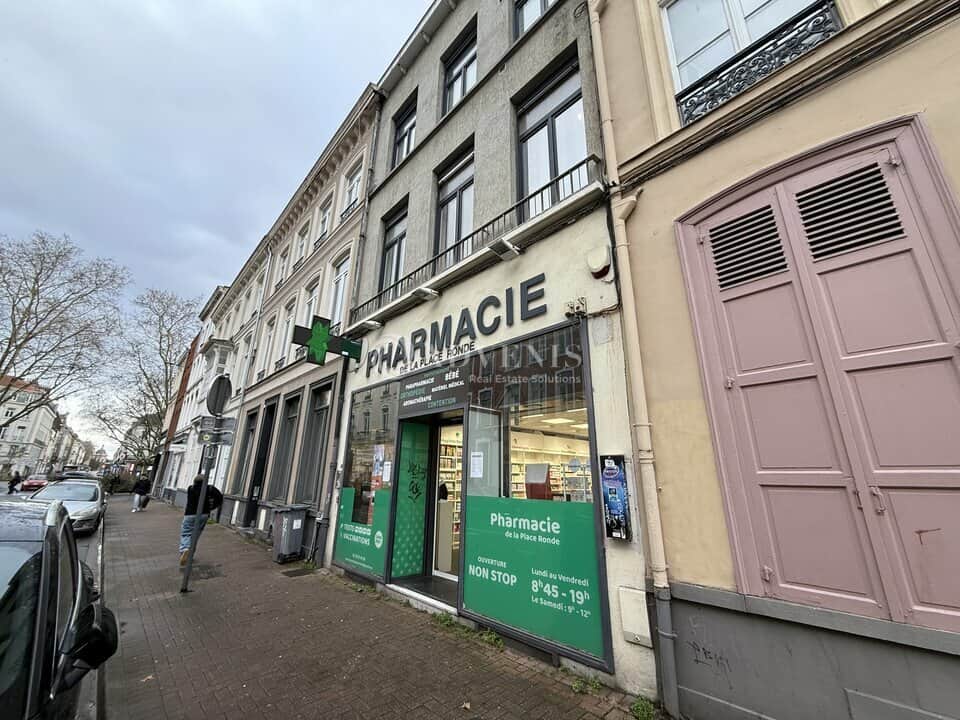 Pharmacie · 68 m² · Achat des murs — photo 1