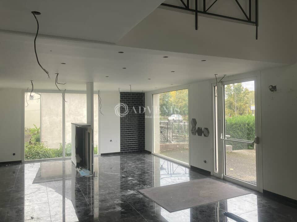 Local commercial · 270 m² · Location — photo 1