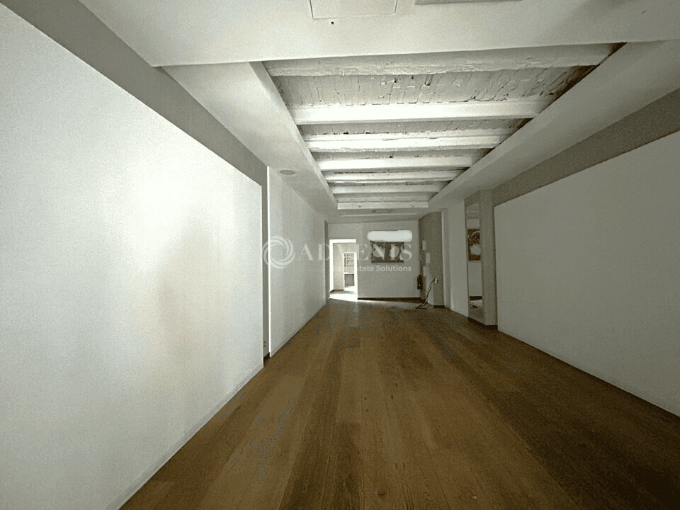 Local commercial · 70 m² · Location — photo 1