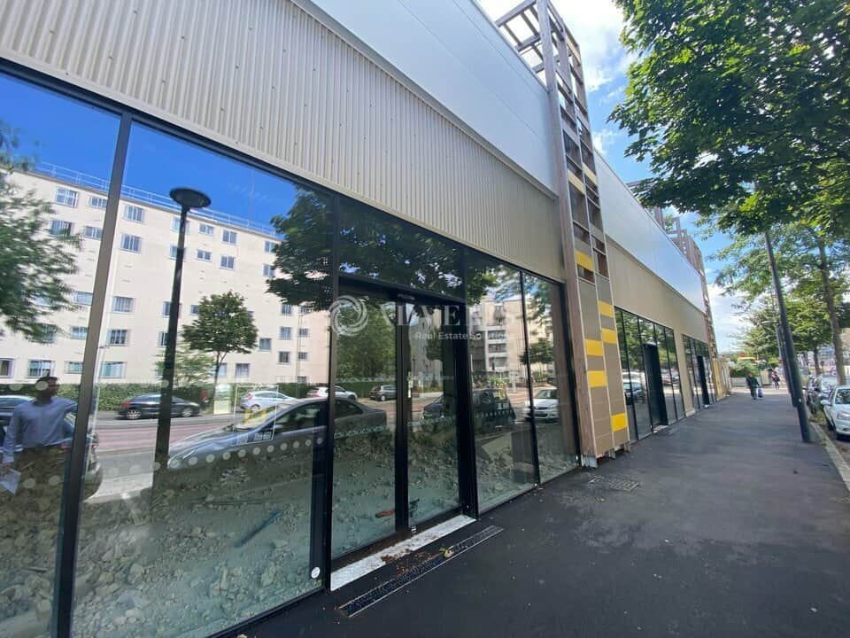 Local commercial · 366 m² · Location — photo 1