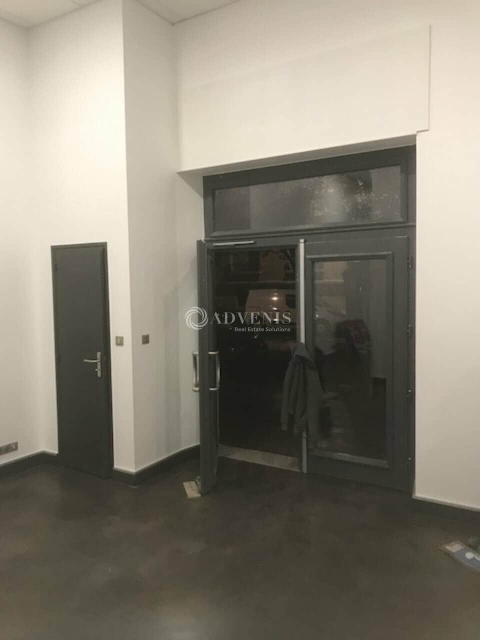 Local commercial · 352 m² · Location — photo 1