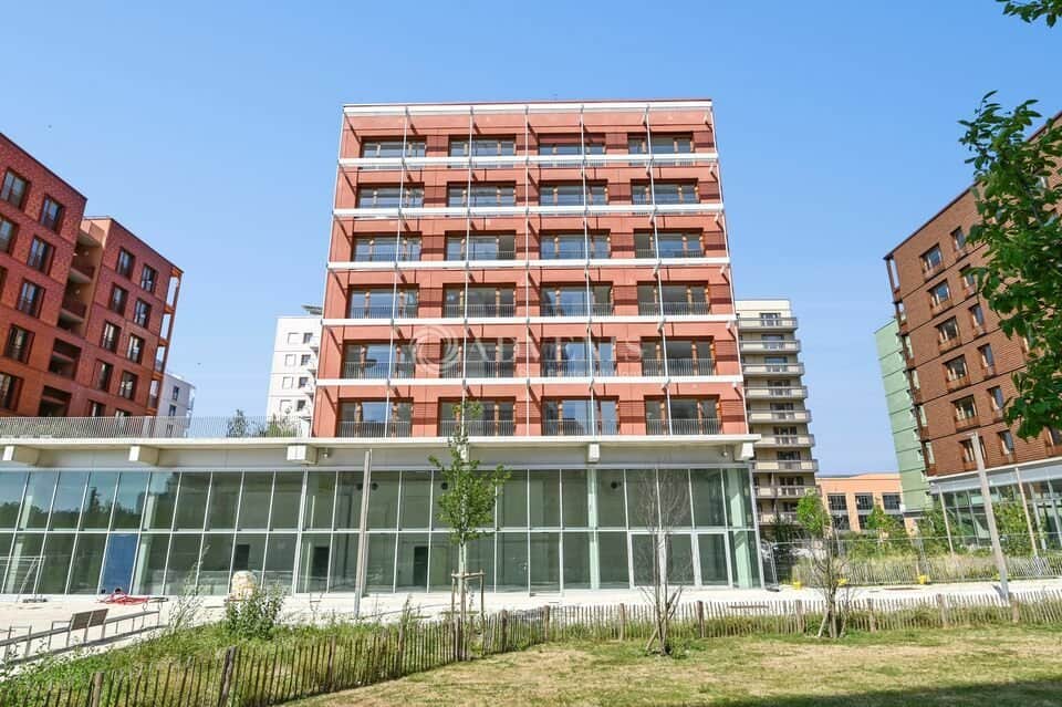 Local commercial · 357 m² · Location — photo 1