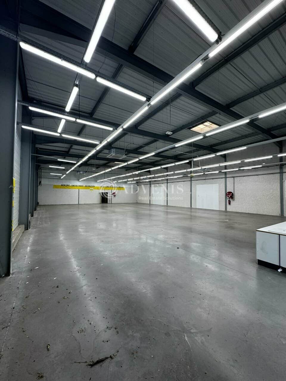 Local commercial · 745 m² · Location — photo 1