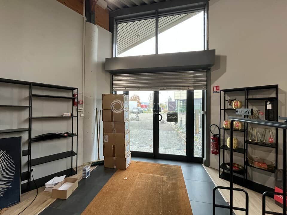 Local commercial · 560 m² · Location — photo 1
