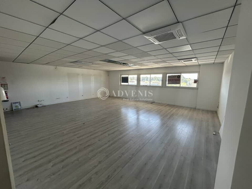 Local commercial · 105 m² · Location — photo 1