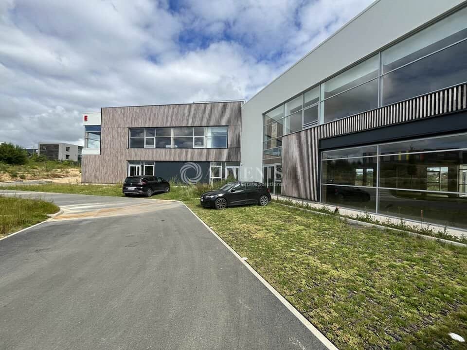 Local commercial · 1373 m² · Achat des murs — photo 1