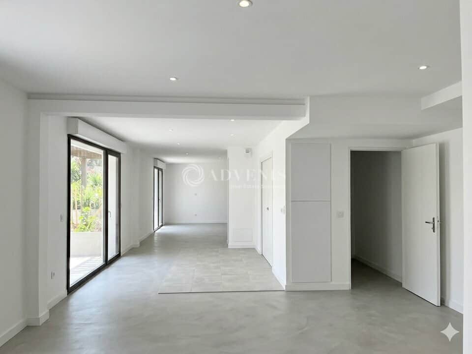 Local commercial · 171 m² · Achat des murs — photo 1