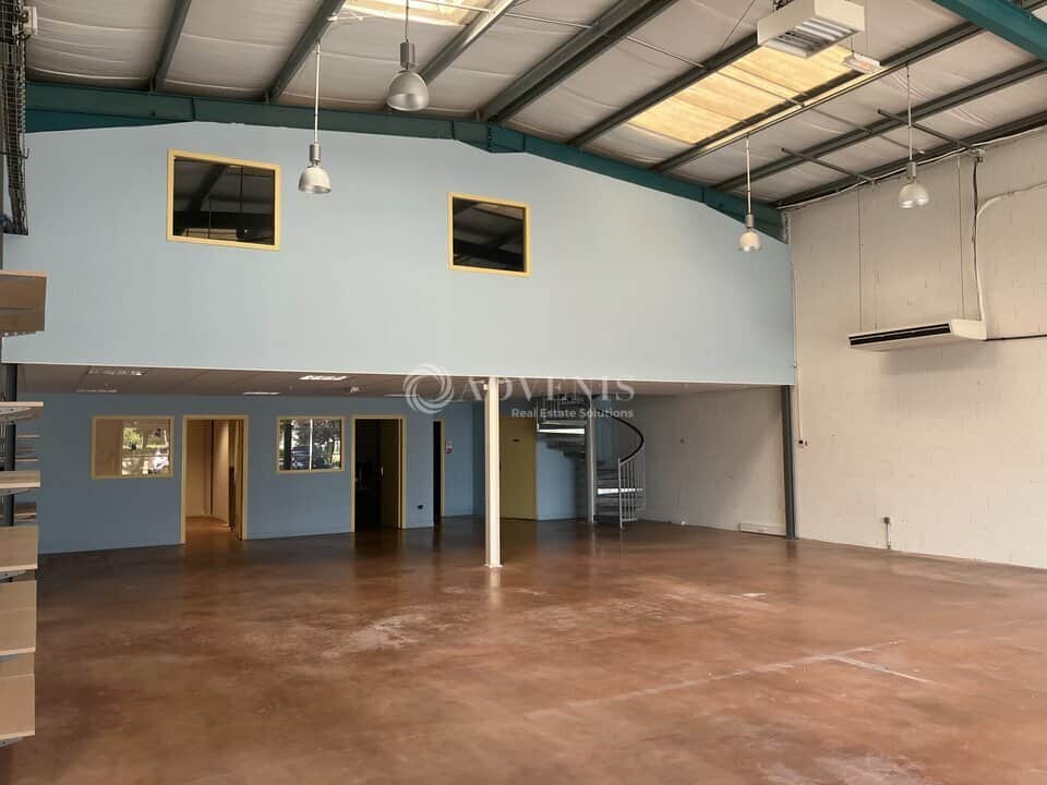 Local commercial · 425 m² · Location — photo 1