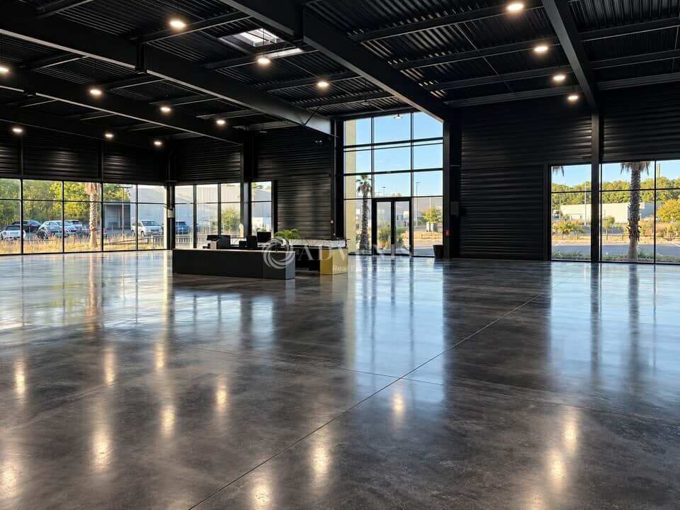 Local commercial · 2306 m² · Location — photo 1