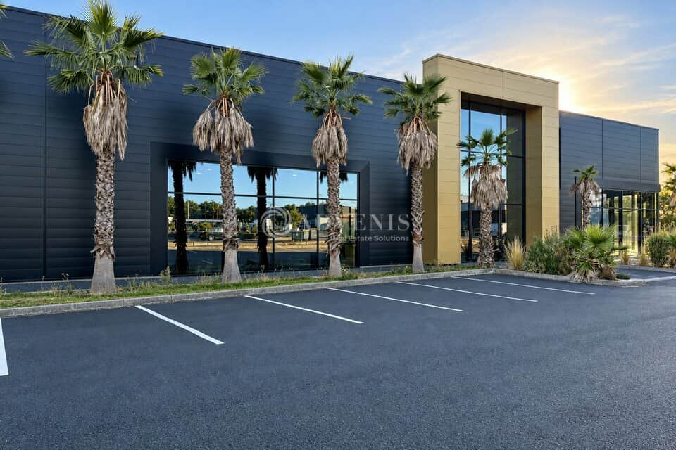 Local commercial · 2306 m² · Location — photo 1