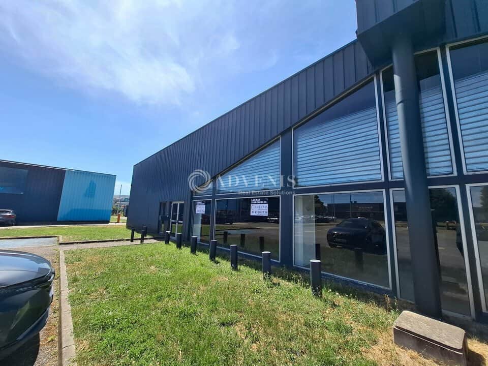 Local commercial · 700 m² · Location — photo 1