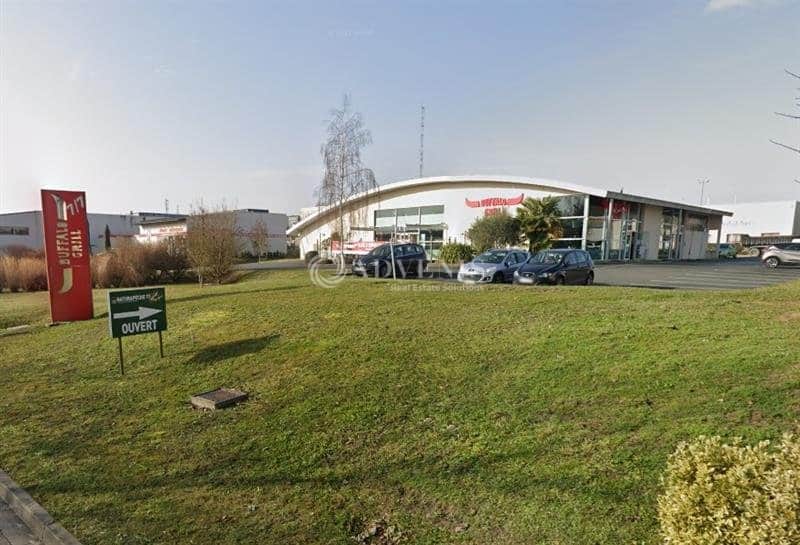 Local commercial · 590 m² · Location — photo 1