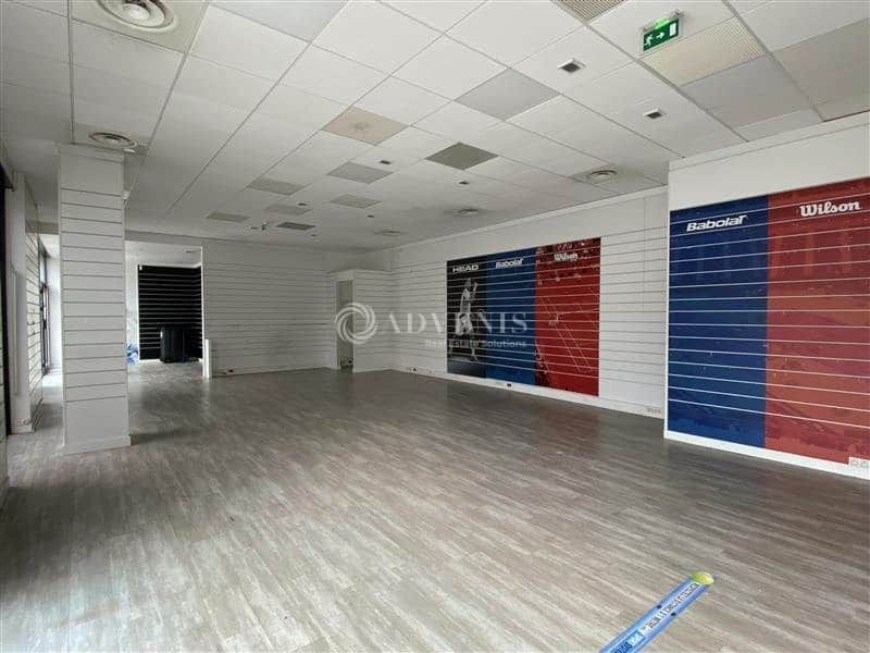 Local commercial · 144 m² · Location — photo 1