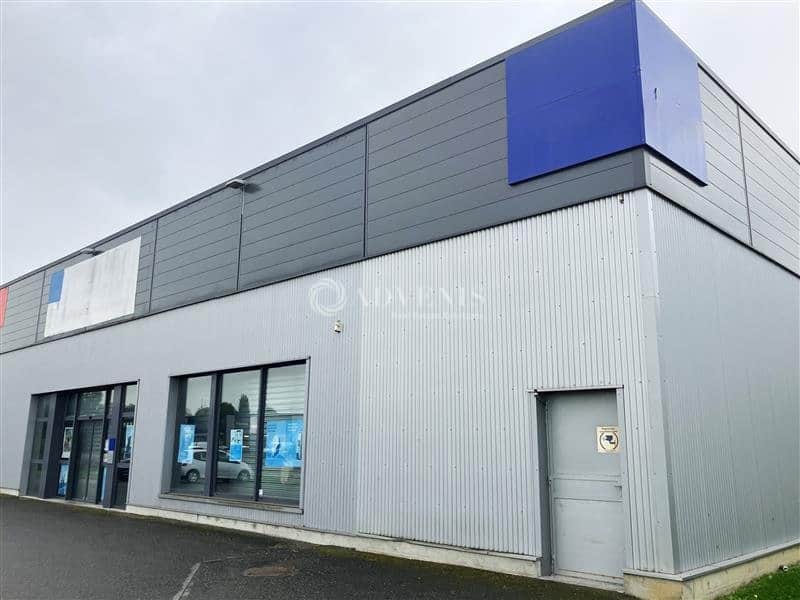 Local commercial · 690 m² · Location — photo 1