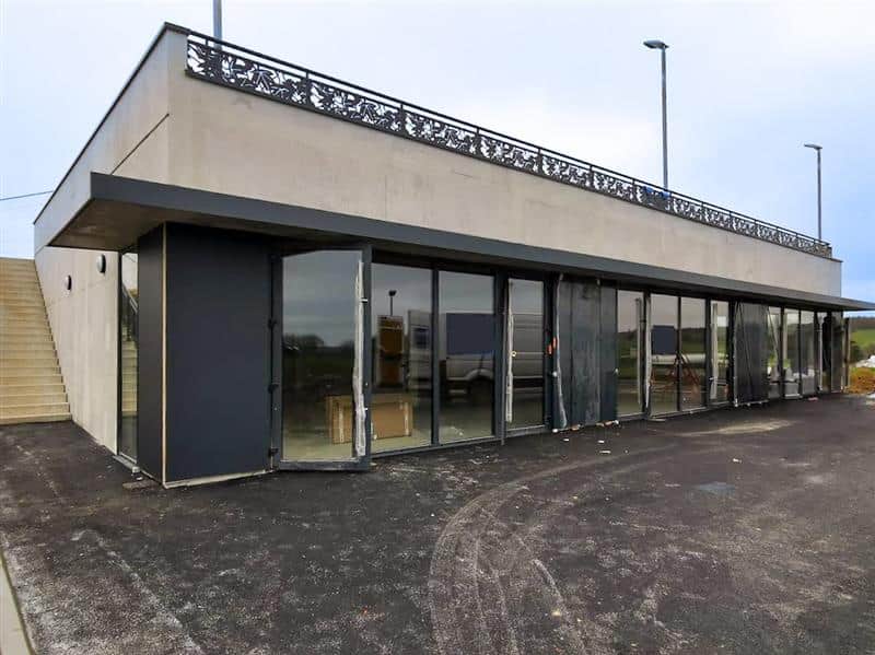 Local commercial · 300 m² · Achat des murs — photo 1