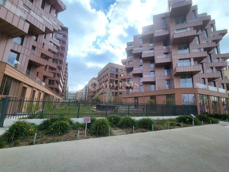 Local commercial · 146 m² · Location — photo 1