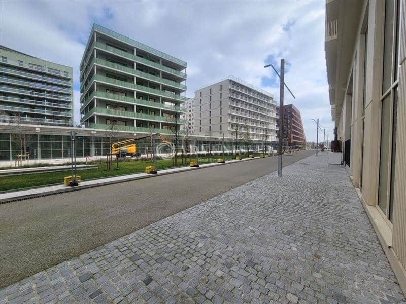 Local commercial · 262 m² · Location — photo 1