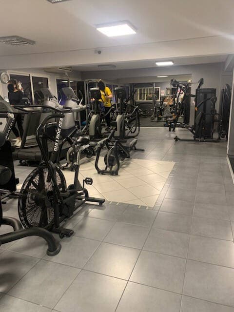 Salle de sports · 100 m² · Fonds de commerce — photo 2