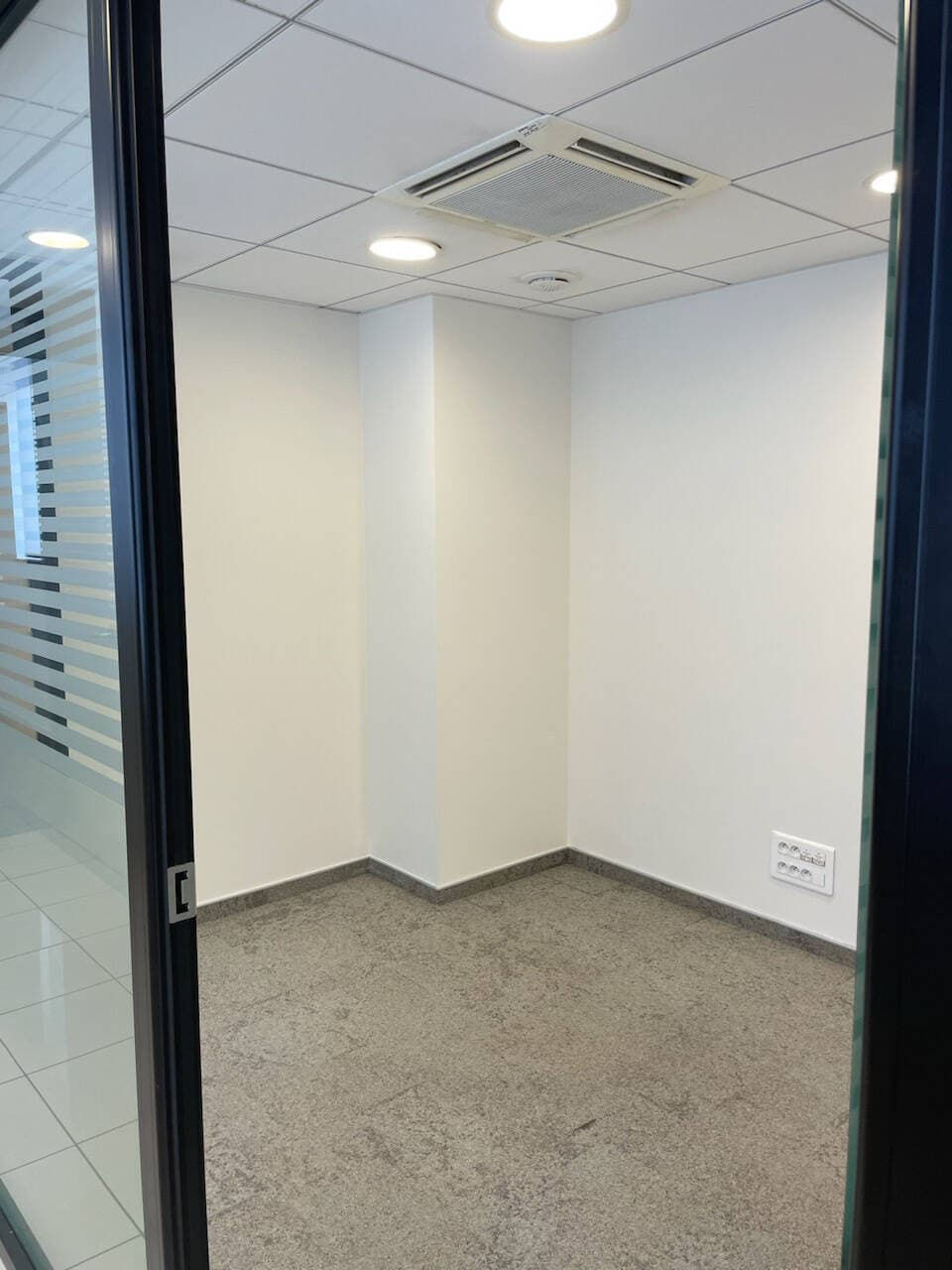 Local commercial · 100 m² · Location — photo 3