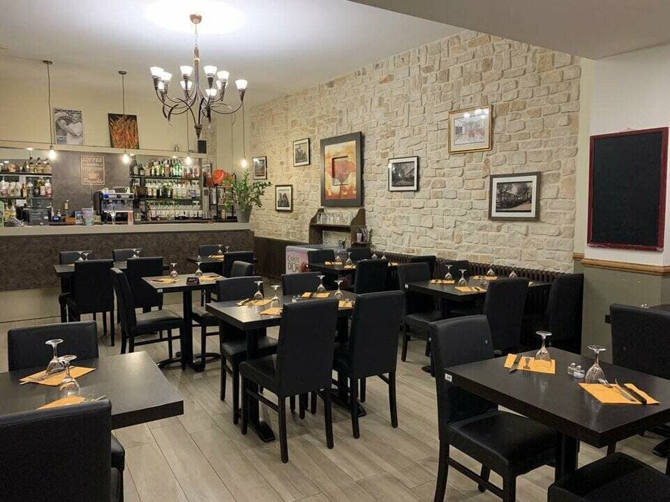 Brasserie · 1240 m² · Achat des murs — photo 2