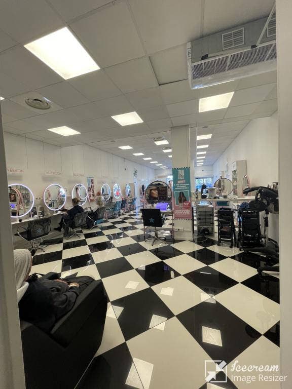 Salon de coiffure · 48 m² · Fonds de commerce — photo 2