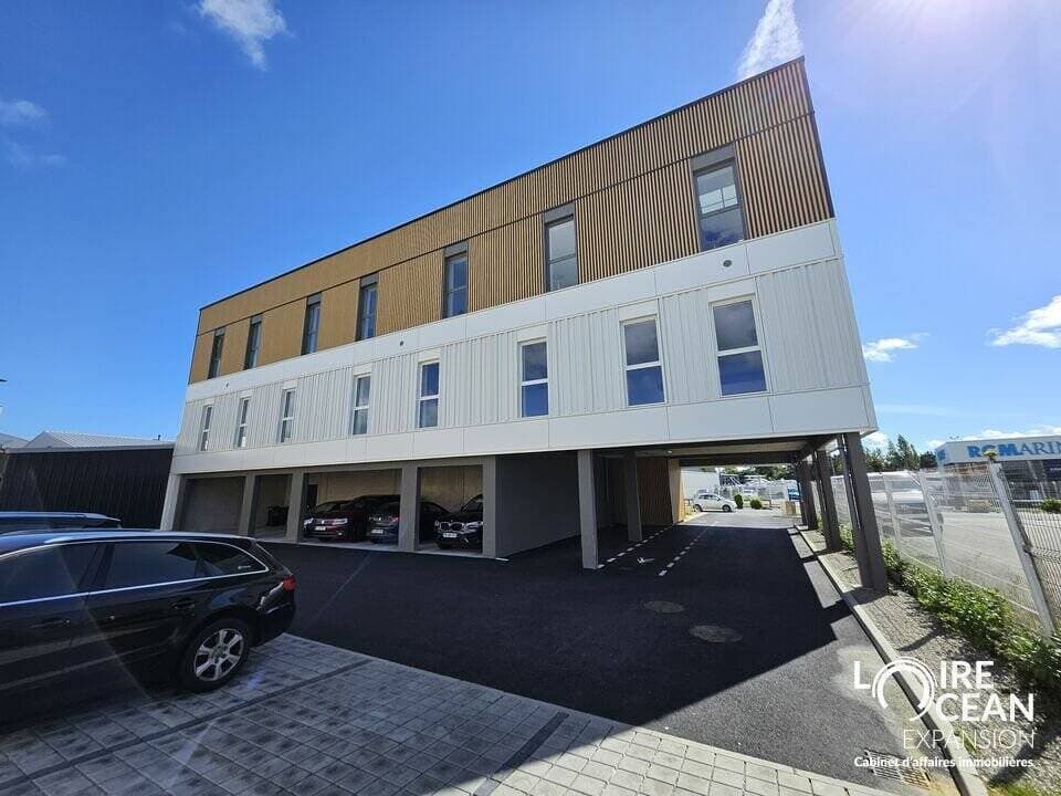 Local commercial · 86 m² · Location — photo 3