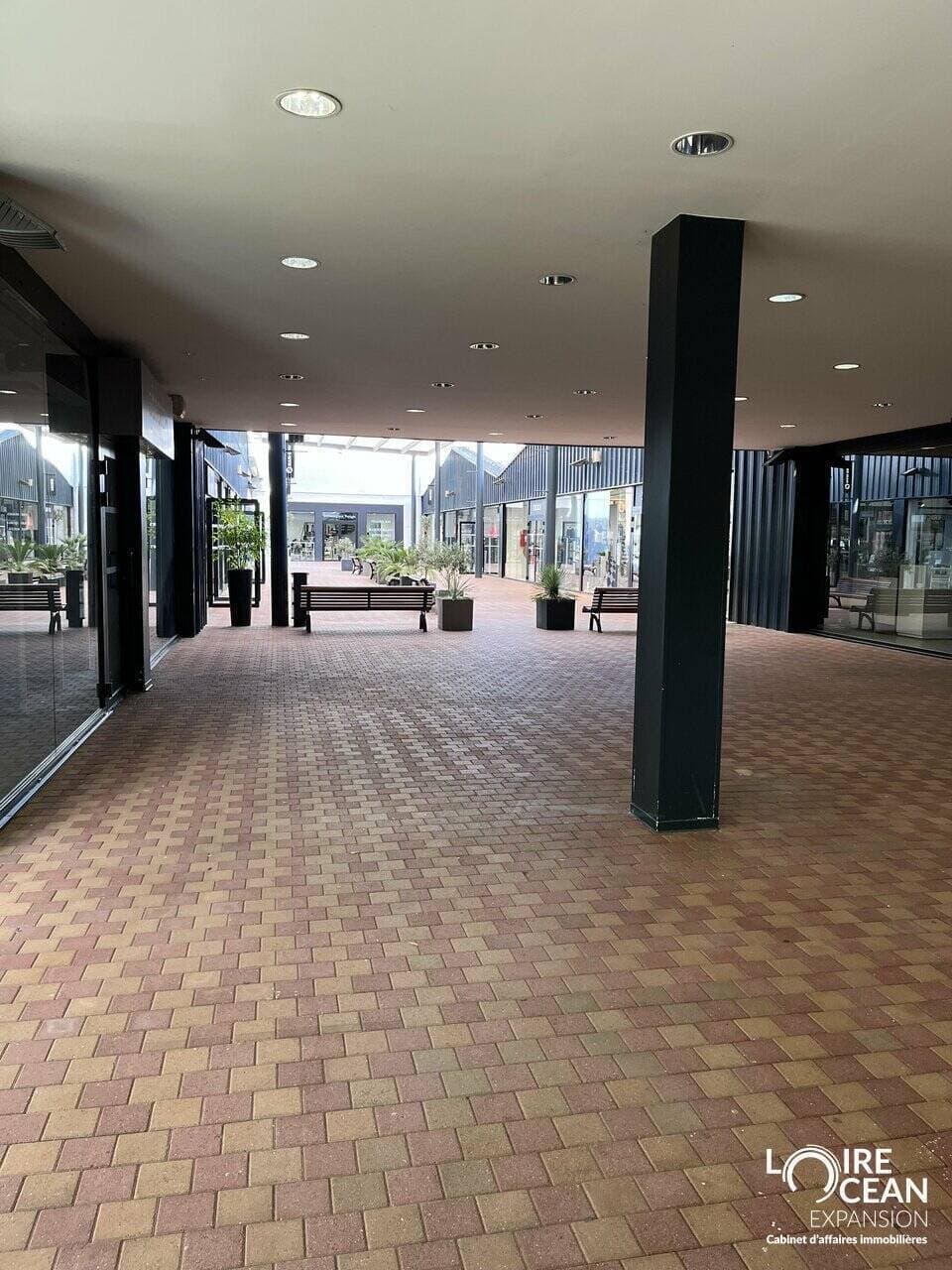 Local commercial · 1600 m² · Location — photo 2