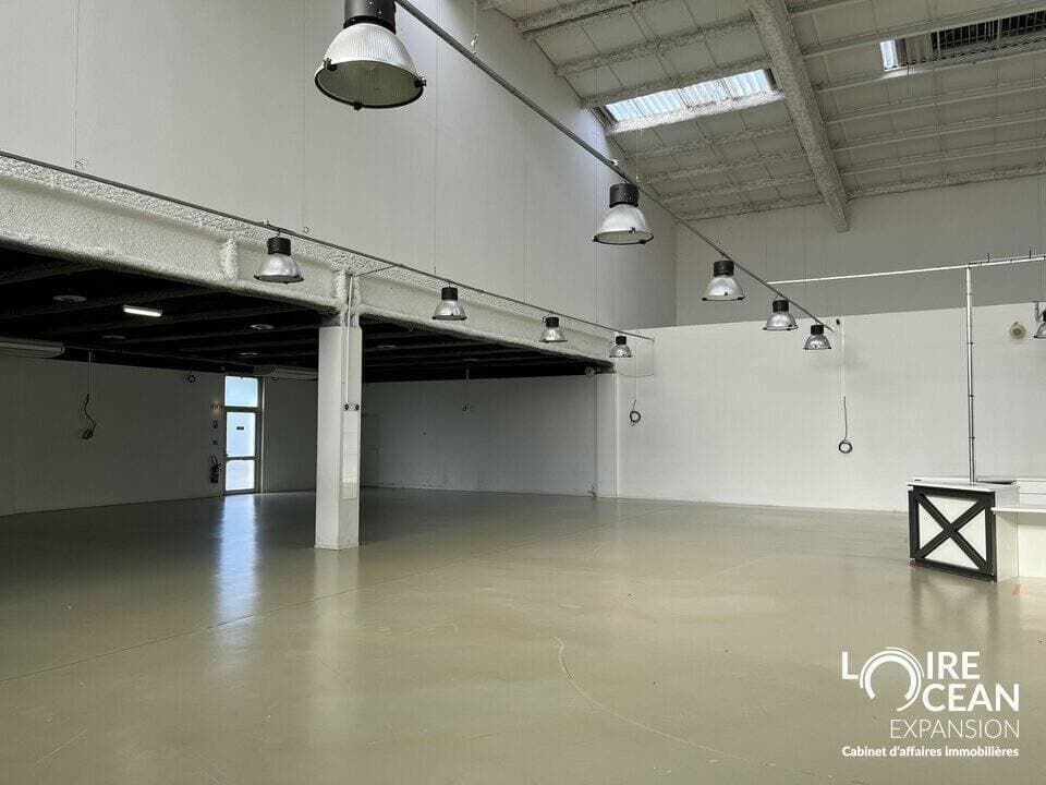 Local commercial · 1600 m² · Location — photo 3