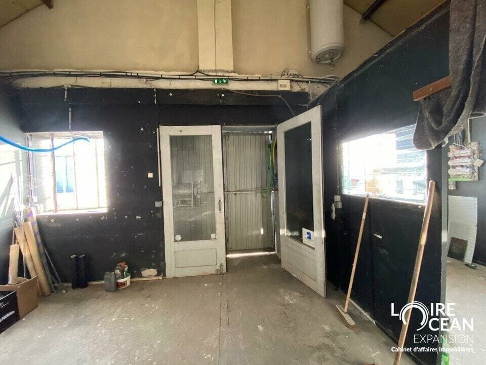 Local commercial · 160 m² · Location — photo 3
