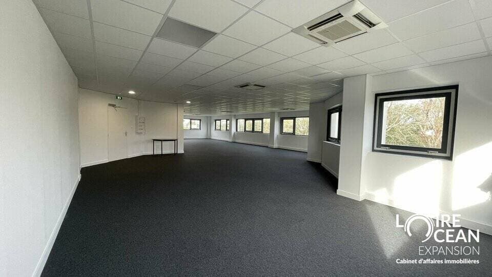 Local commercial · 225 m² · Location — photo 3