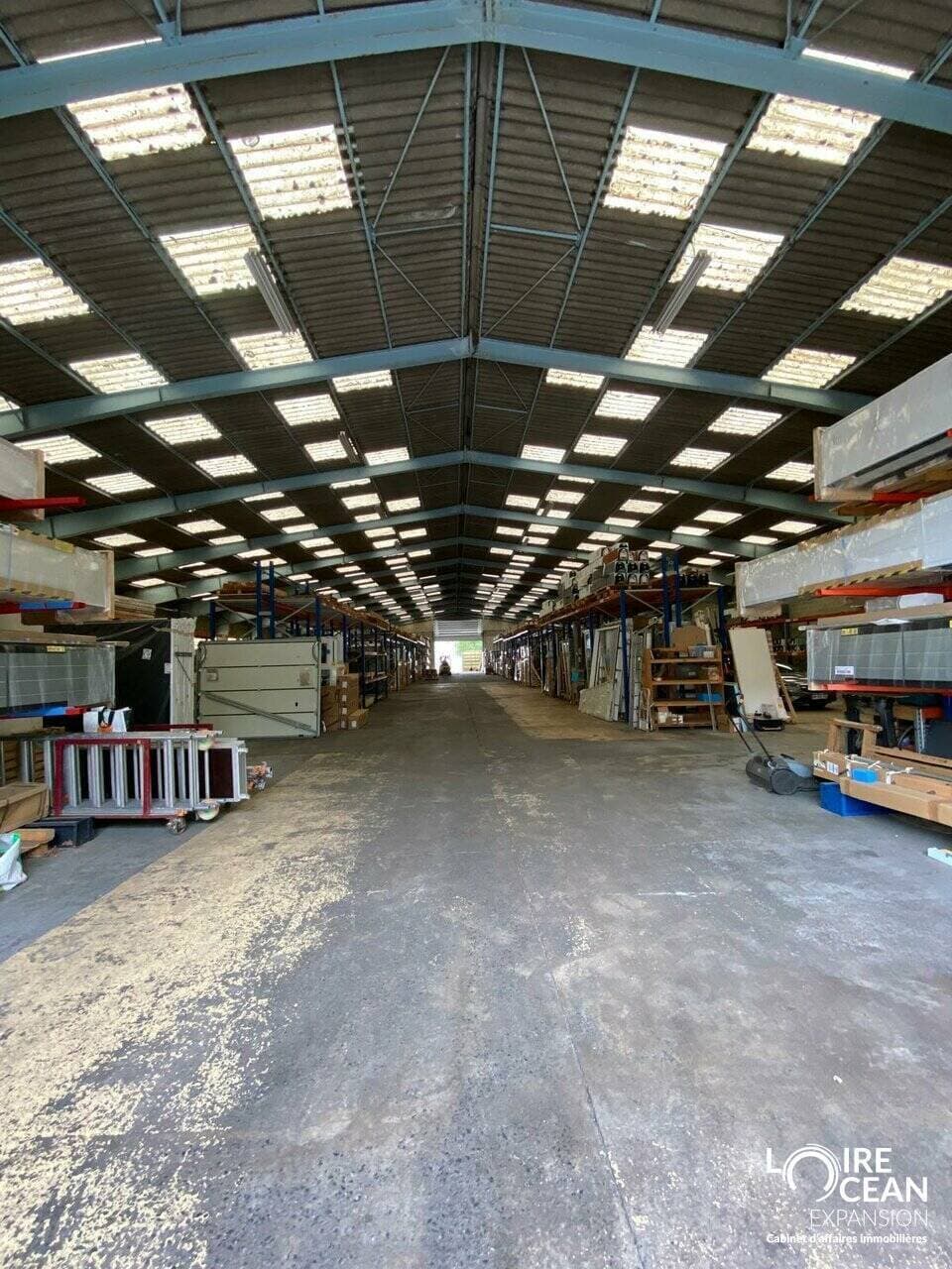 Local commercial · 2150 m² · Achat des murs — photo 2