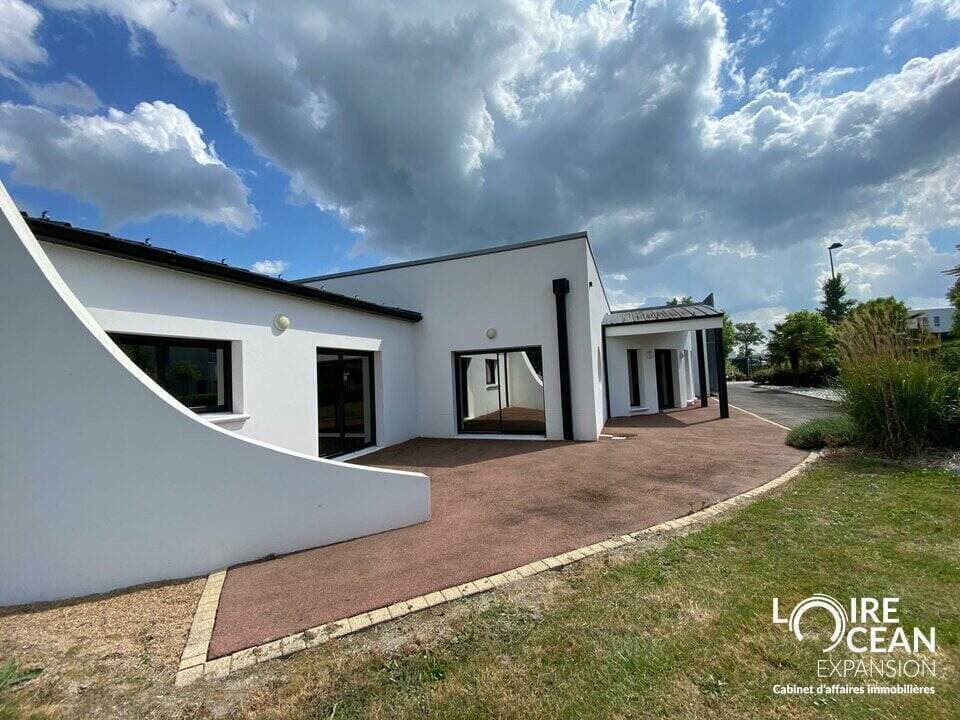 Local commercial · 908 m² · Achat des murs — photo 2