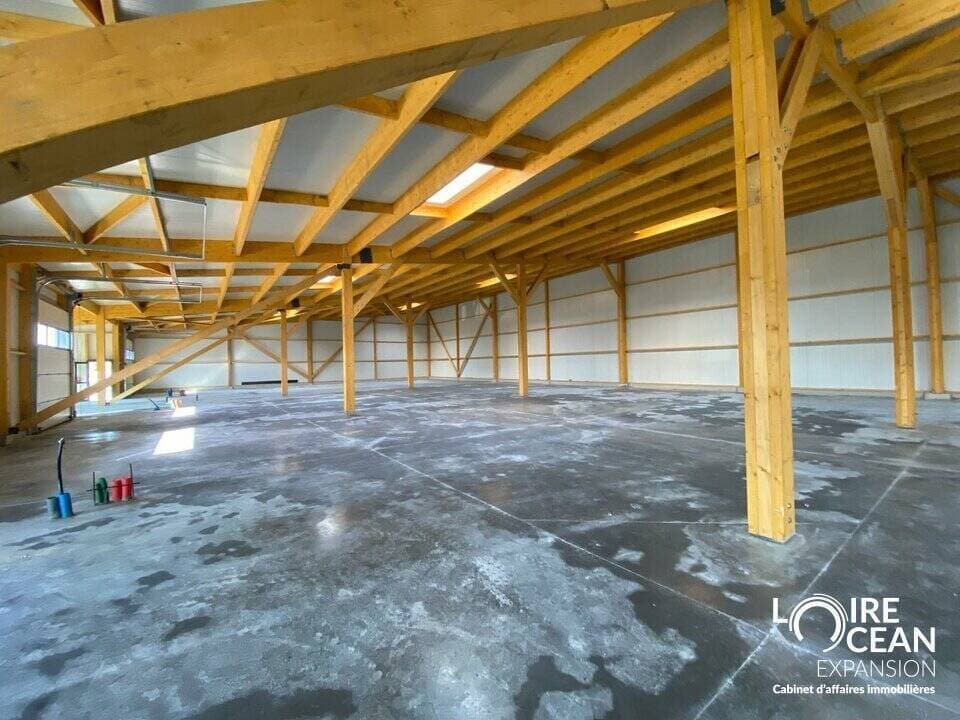 Local commercial · 1145 m² · Location — photo 3