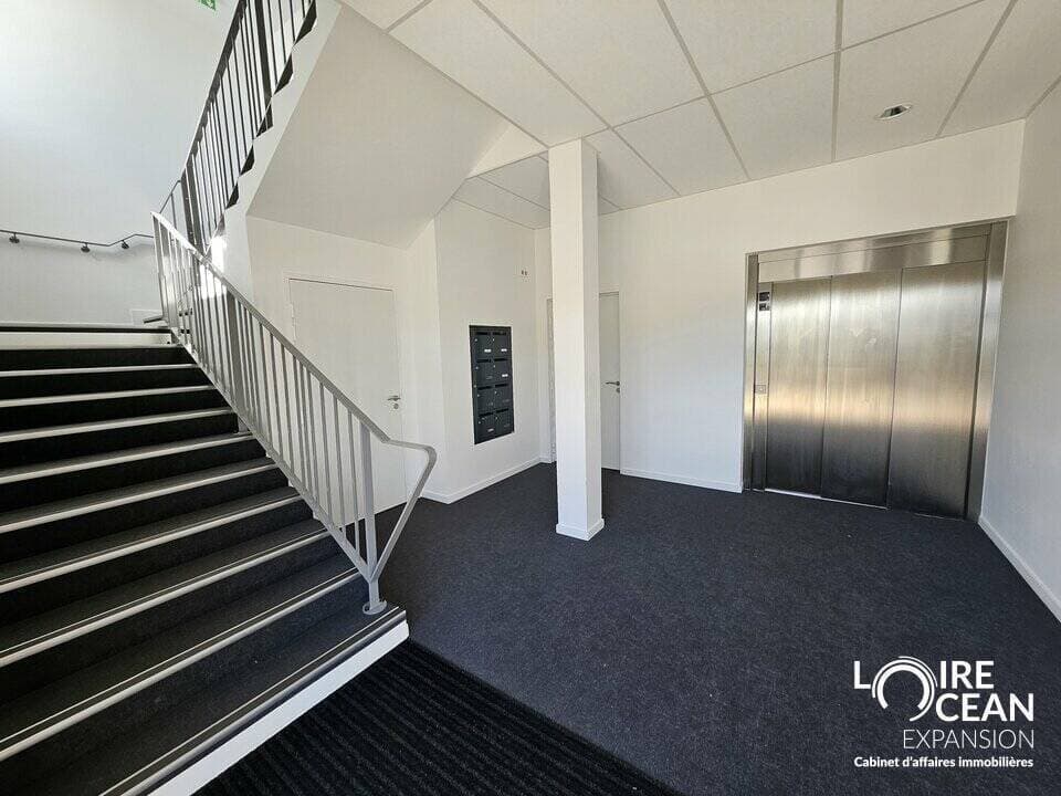 Local commercial · 65 m² · Location — photo 2