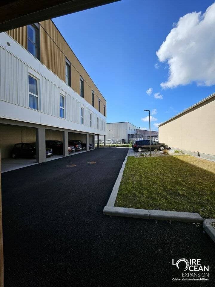 Local commercial · 65 m² · Location — photo 3