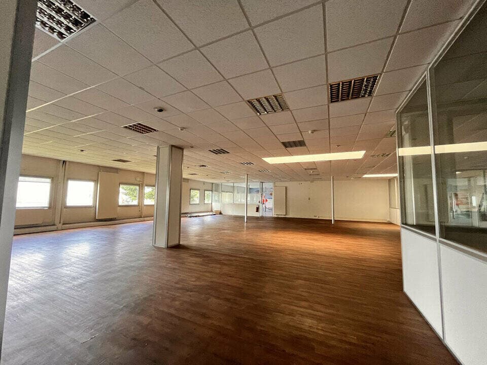 Local commercial · 1000 m² · Location — photo 2