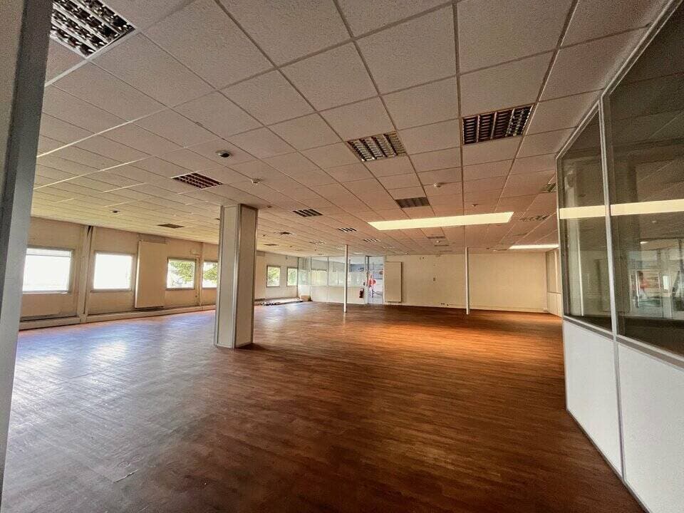Local commercial · 1000 m² · Location — photo 3
