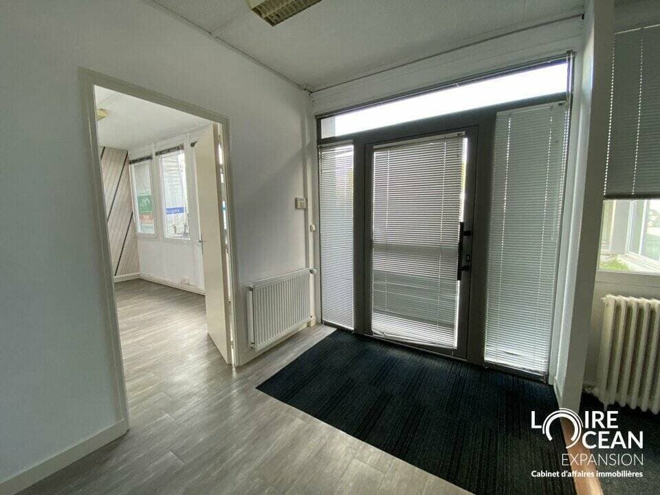 Local commercial · 230 m² · Location — photo 2