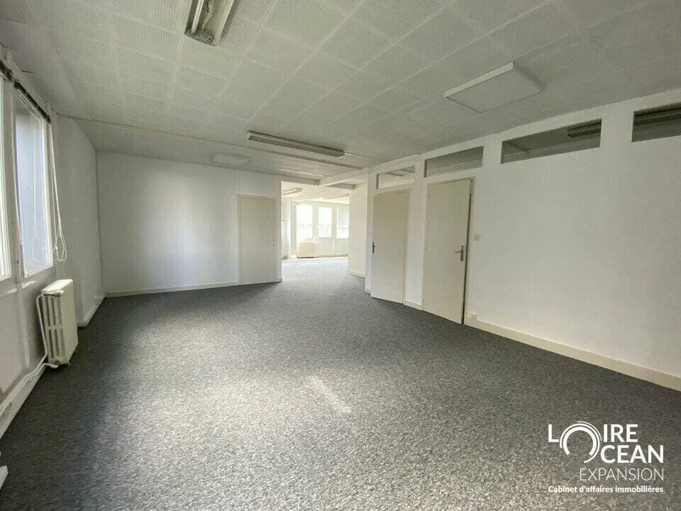 Local commercial · 230 m² · Location — photo 3
