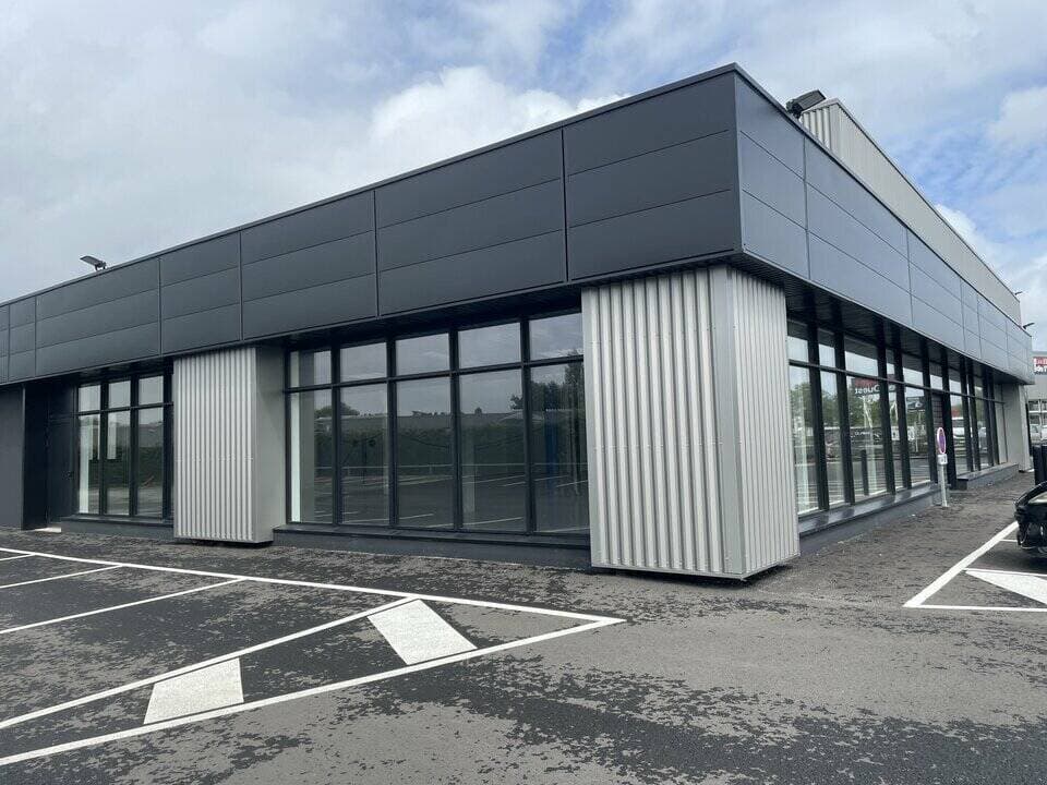 Local commercial · 658 m² · Location — photo 2