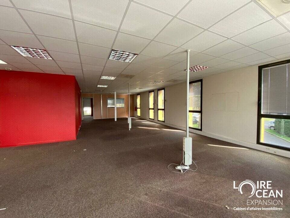 Local commercial · 185 m² · Location — photo 2