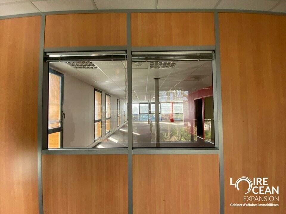 Local commercial · 185 m² · Location — photo 3