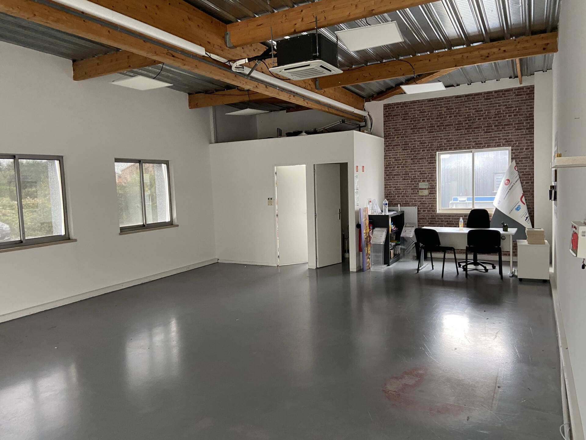 local commercial Poitiers 86000 — photo 1